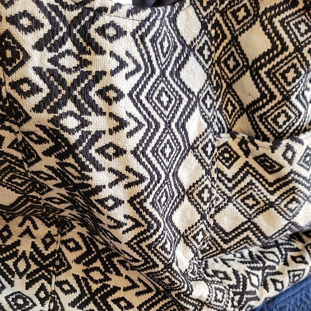 Chic Black and Off White Geo Patterned Tote Bag NEW! - Picture 5 of 14